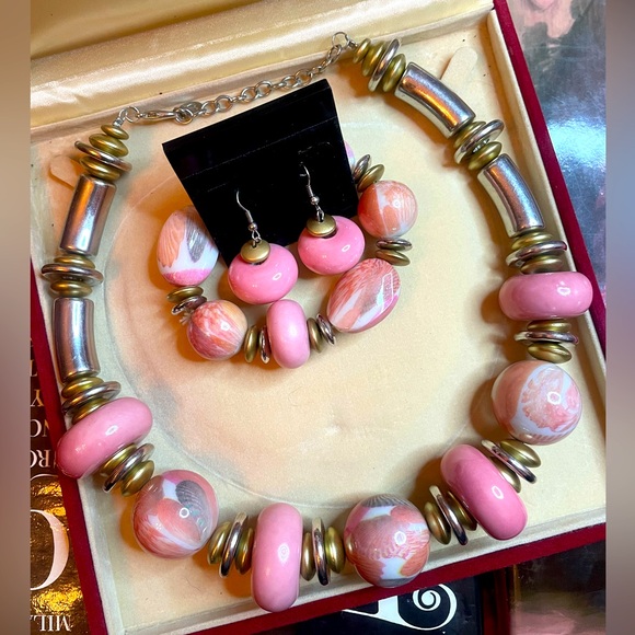 Vintage Jewelry - Vintage Y2K Beachy Pink Seashell Patterned Silvertone Chunky Beaded Jewelry Set